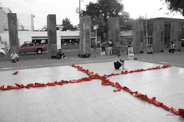ArreuG rose petals in cross on floor